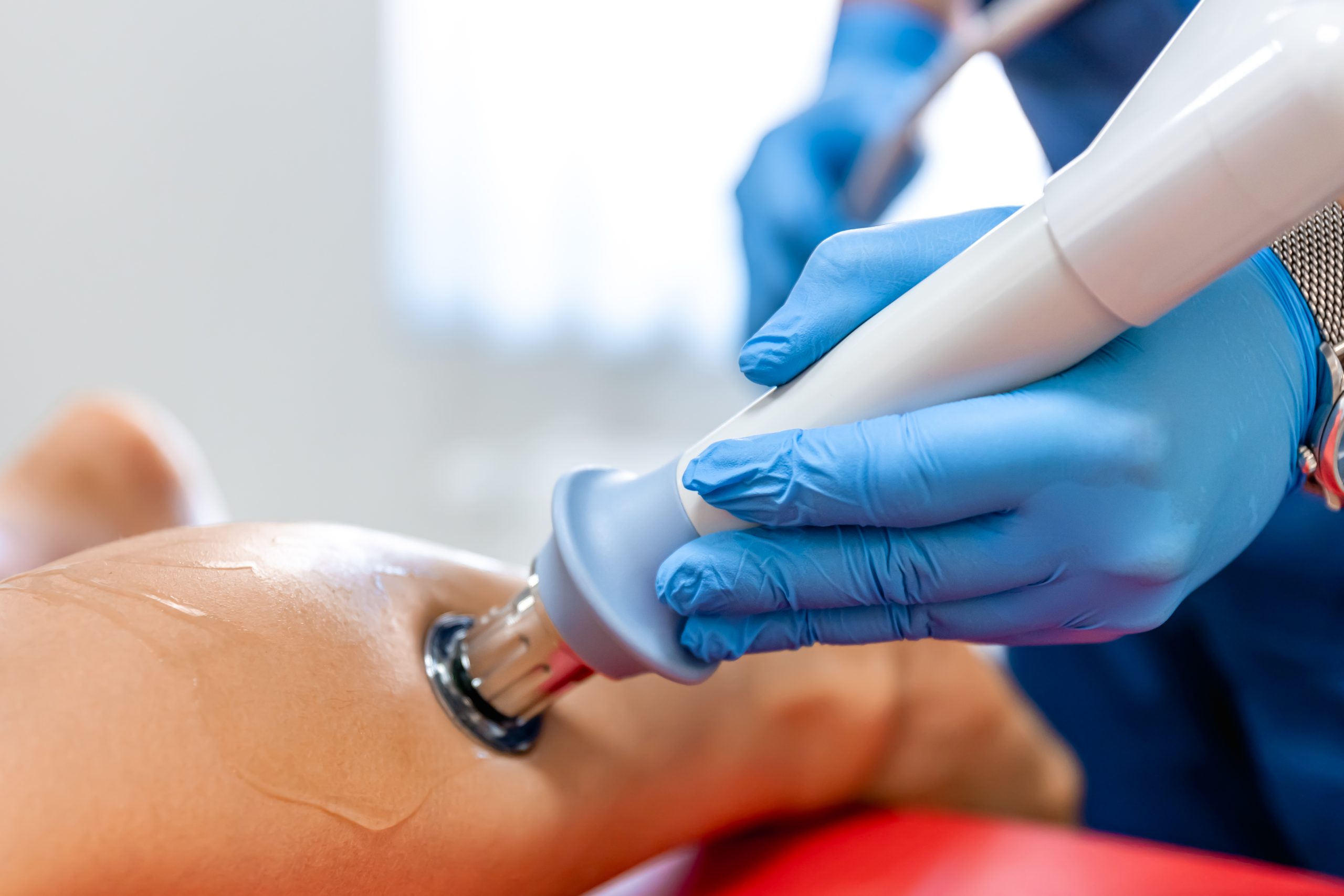  Ecografía de tendón de hombro en consulta de fisioterapia
